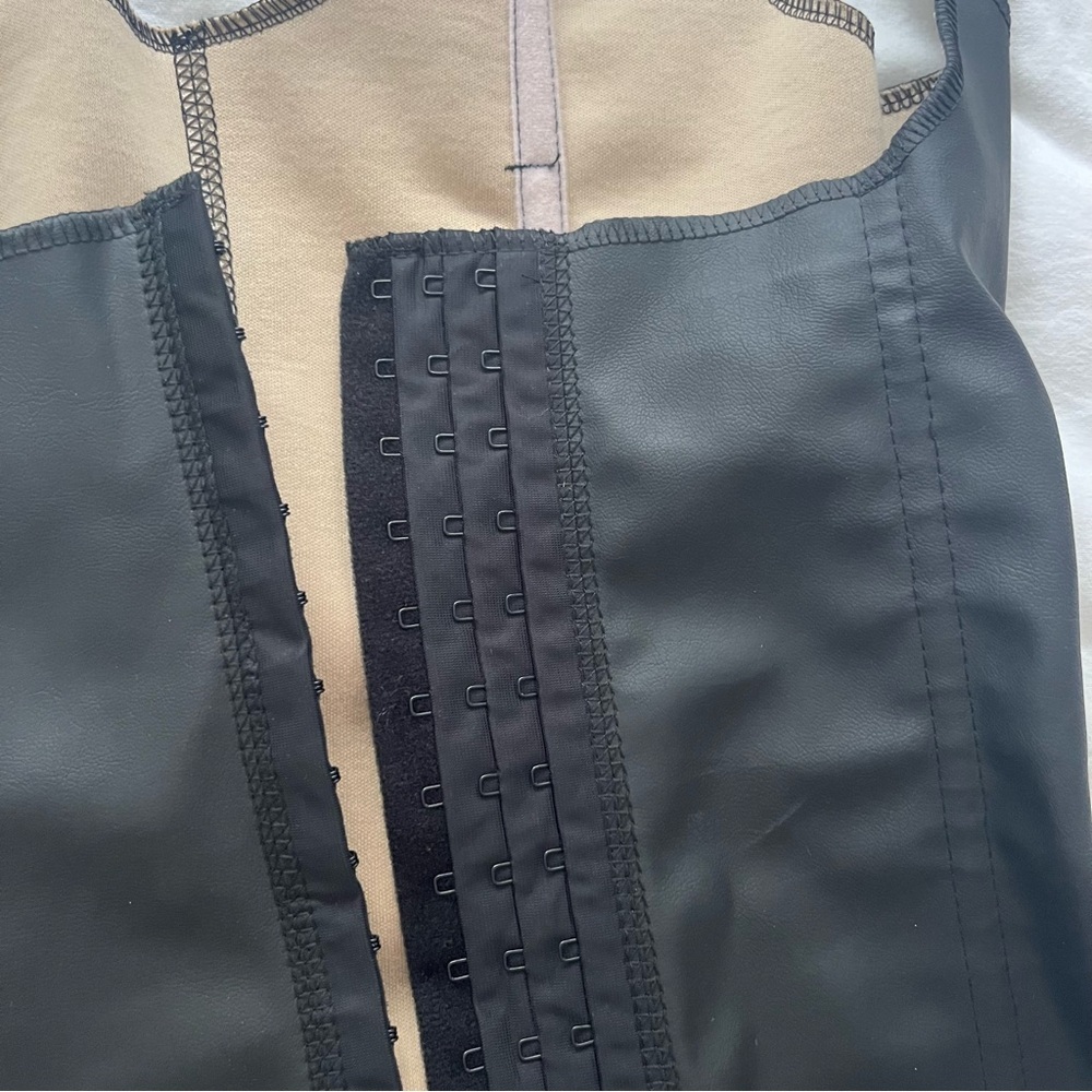 Silhouette Corset Girdle Black Adjustable Straps Medium Faux Leather - Picture 3 of 10